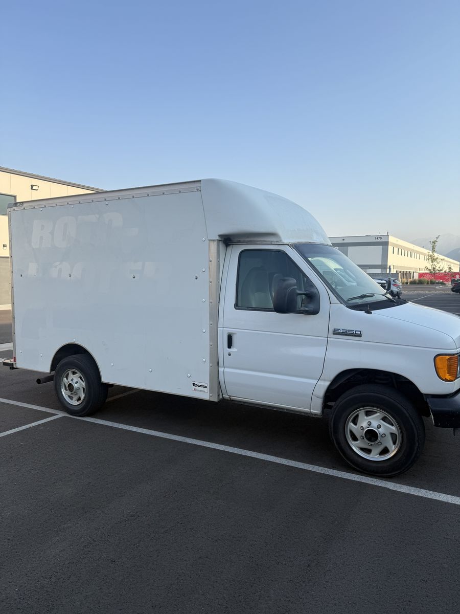 2006 Ford E-350 and Econoline 350 