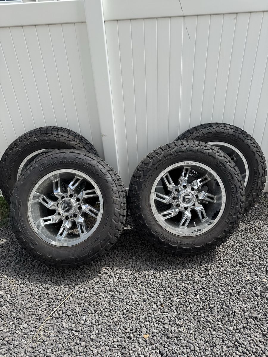 Fuel wheels and nitto tires