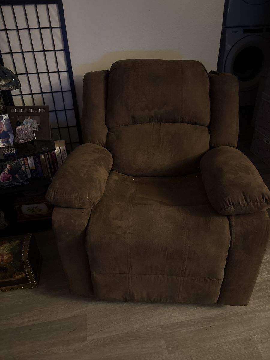 2 Recliners For Sale Identical