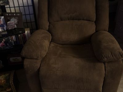 2 Recliners For Sale Identical