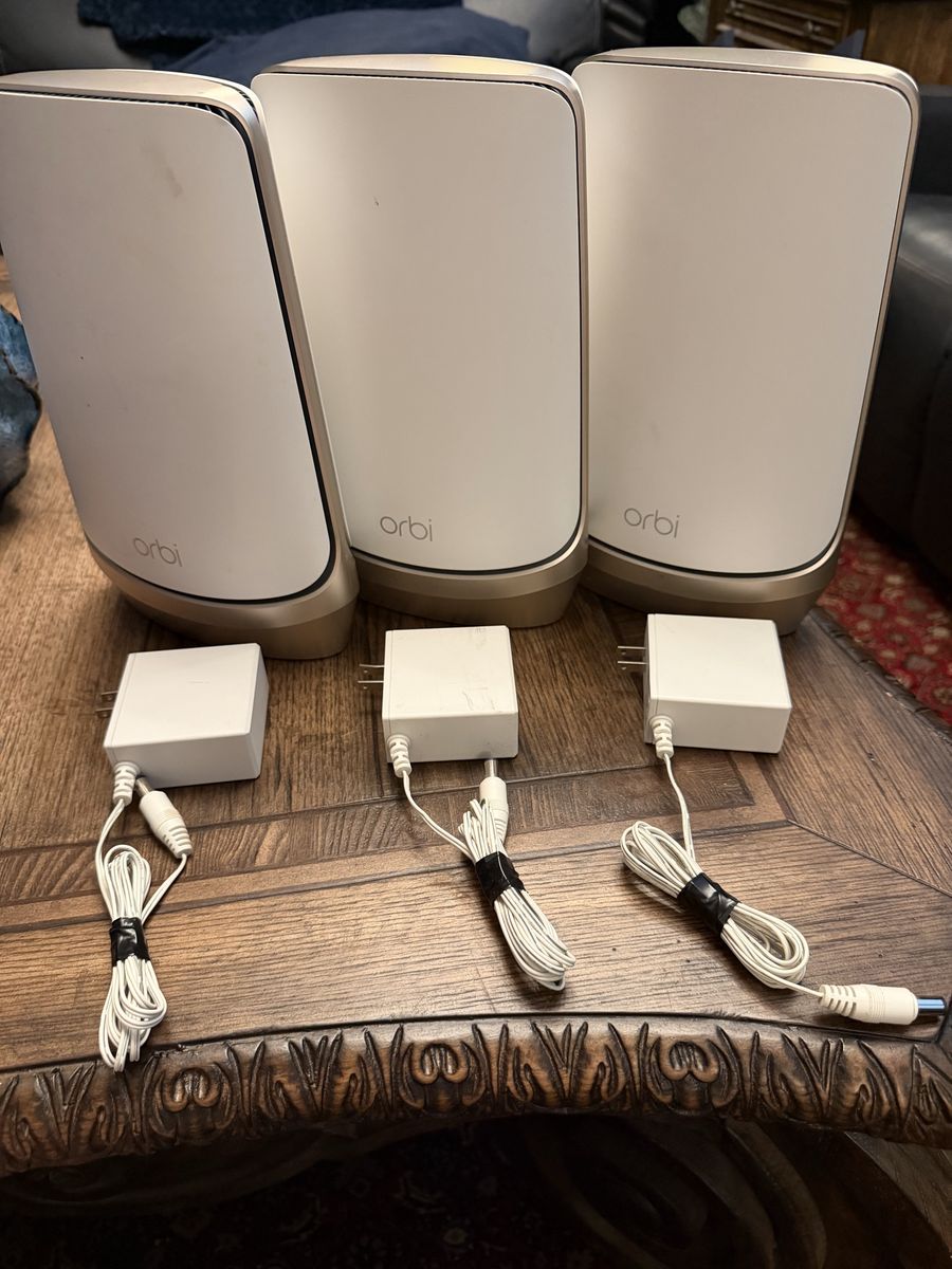 Orbi router RBRE960, and 2 satellites RBSE960