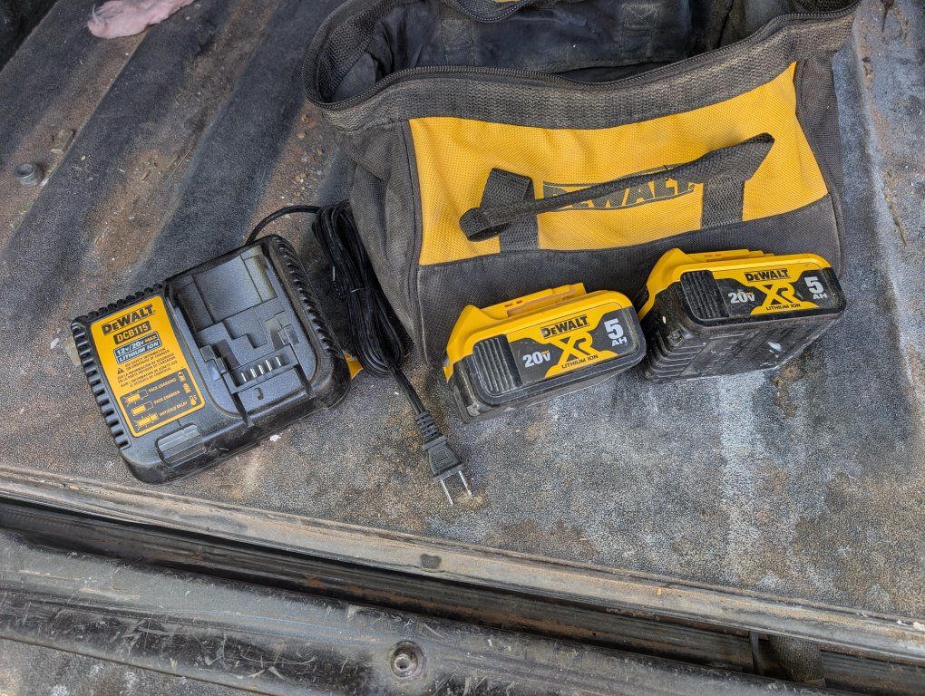 DeWalt 5Ah XR 2 Pack with Charger
