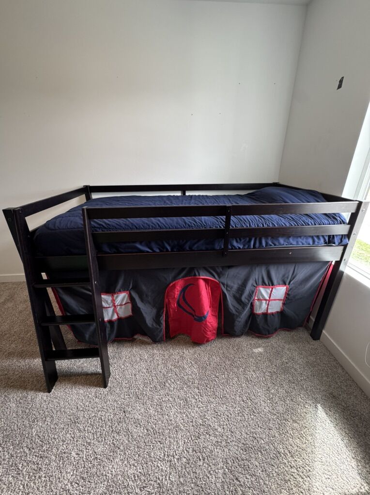 Twin Loft bedframe for kids