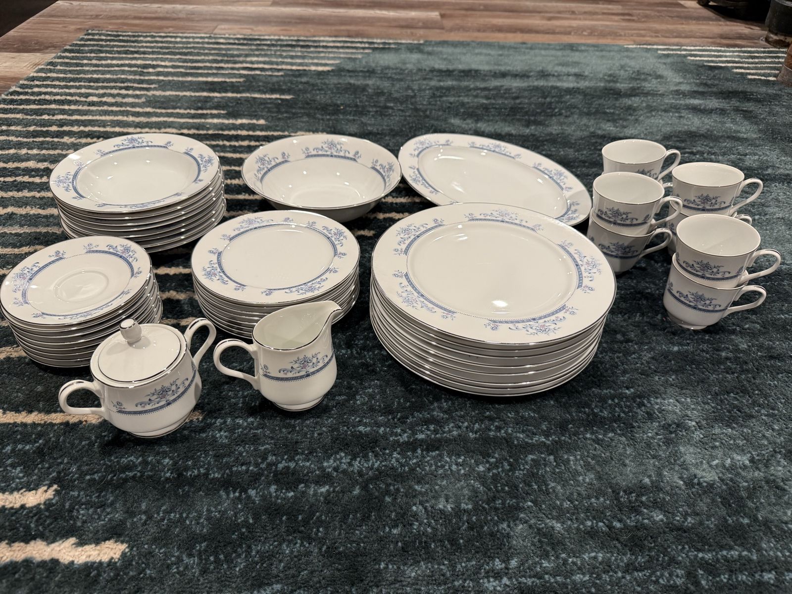 Four Crown China Clayton 348 Fine China Dinnerware Set Blue Floral Japan