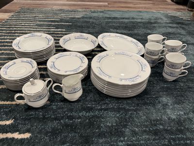 Four Crown China Clayton 348 Fine China Dinnerware Set Blue Floral Japan