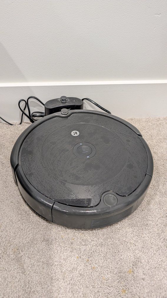iRobot Roomba 694 Vacuum