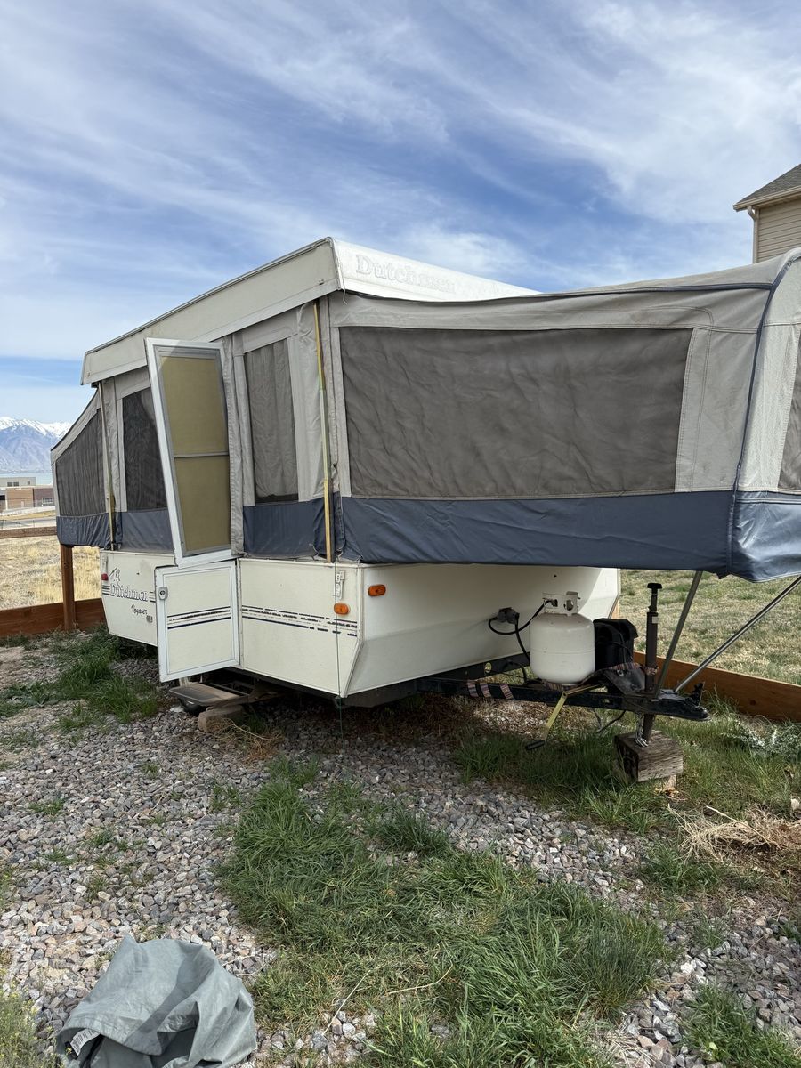 2000 Camp Dutchman tent trailer