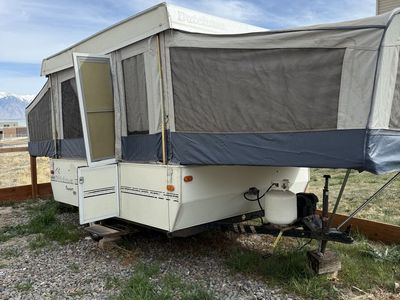 2000 Camp Dutchman tent trailer