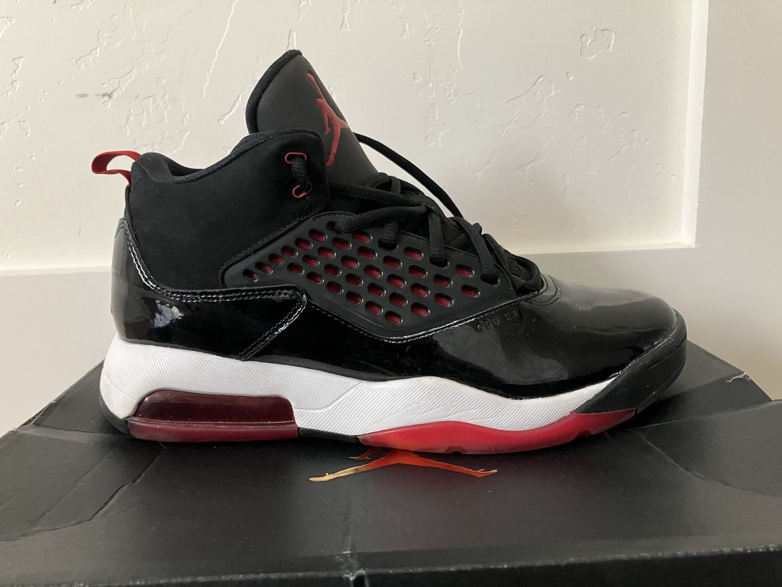 Jordan Maxin 200 Black Gym Red White Men's Size 11 Sneakers