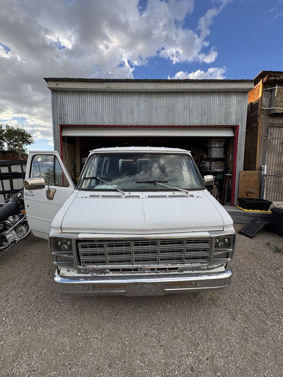 350 TBI Engine and 700 R4 Transmission Freshly Rebuilt