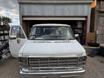 350 TBI Engine and 700 R4 Transmission Freshly Rebuilt