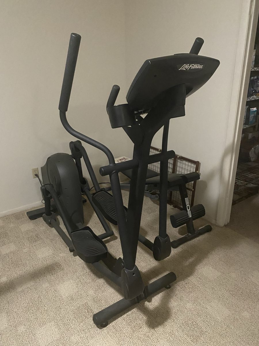Life Fitness X3 Series Elliptical Trainer - Gym Quality, Smooth Cardio Workout