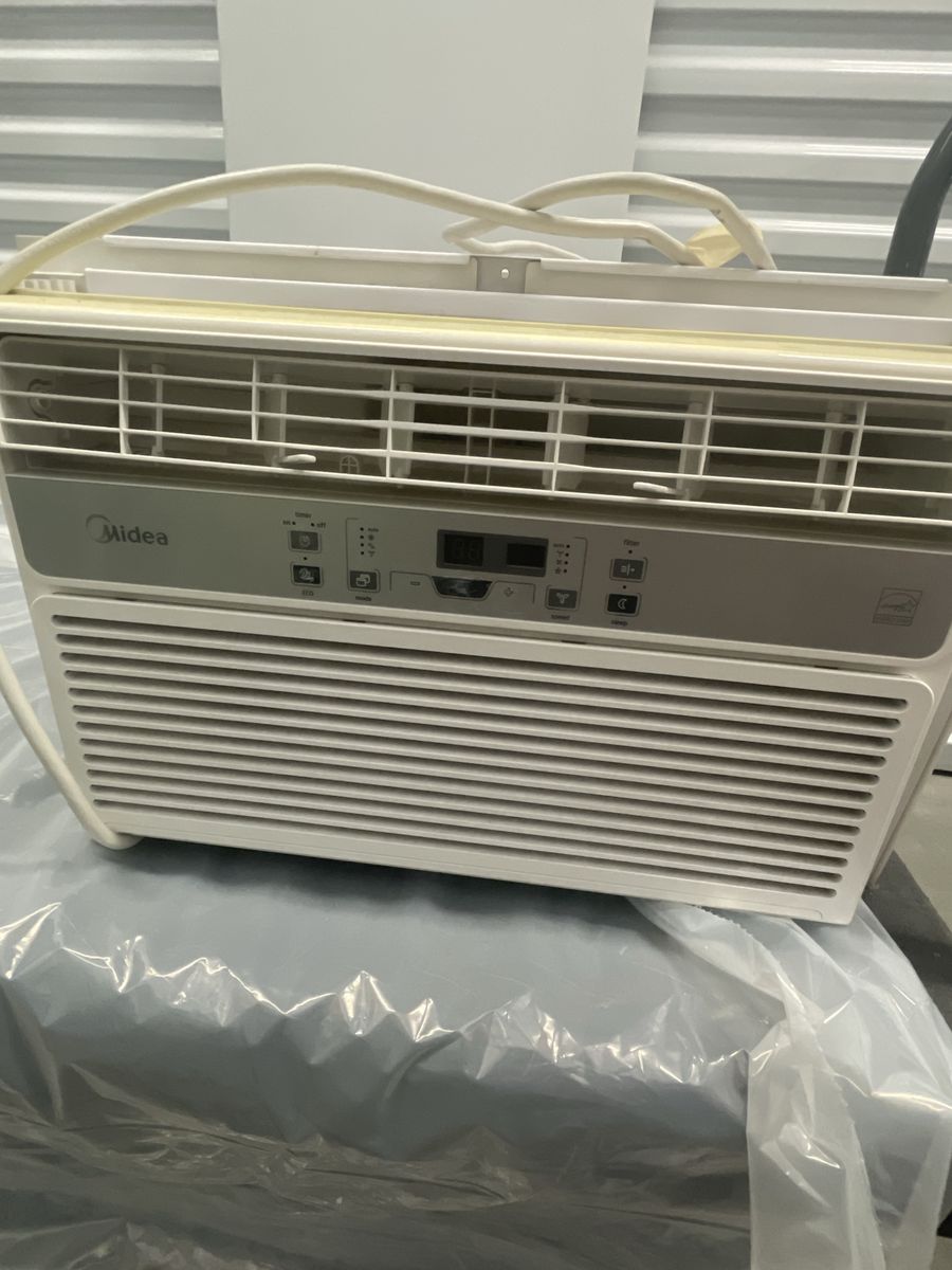 MIDEA EasyCool Window Air Conditioner 8,000 BTU- Cooling, Dehumidifier, Fan with remote control; Rooms up to 350sq