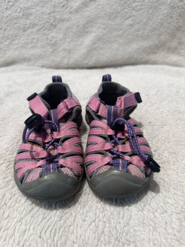 Keen Toddler Size 9 Pink Waterprf Hiking Sandals