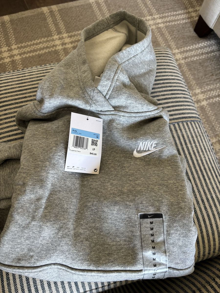 Boys medium Nike sweatsuit