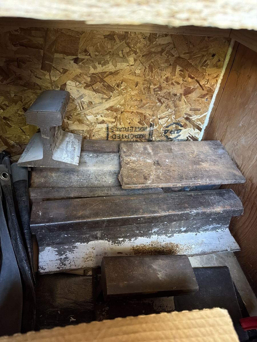 6 railroad chunks of various sizes