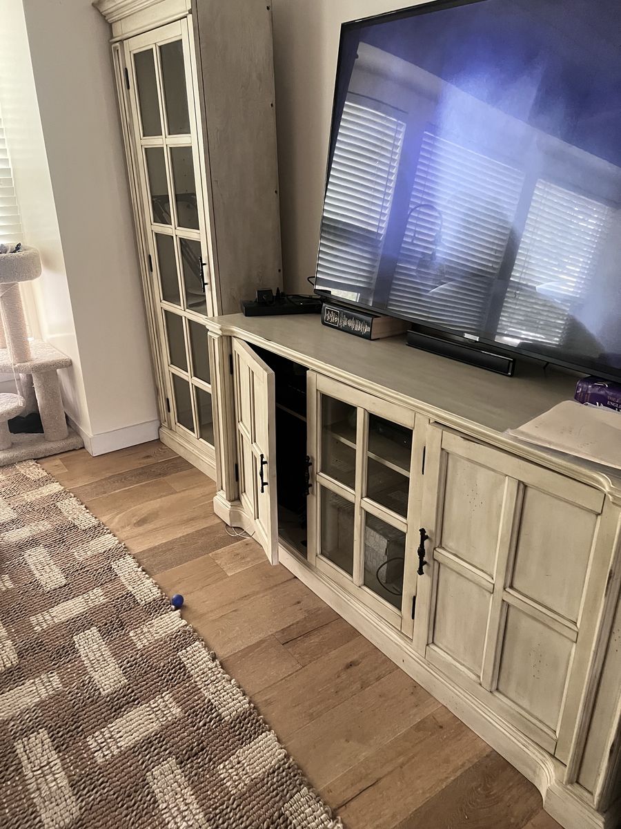 Entertainment center