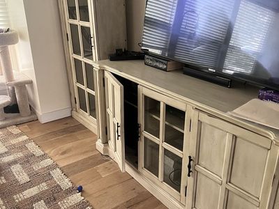 Entertainment center