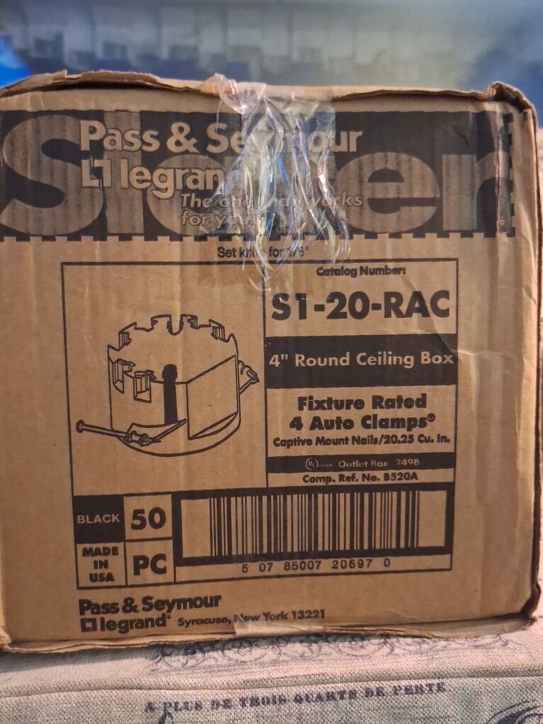 50 Plastic Box 4 Round Captive Nail