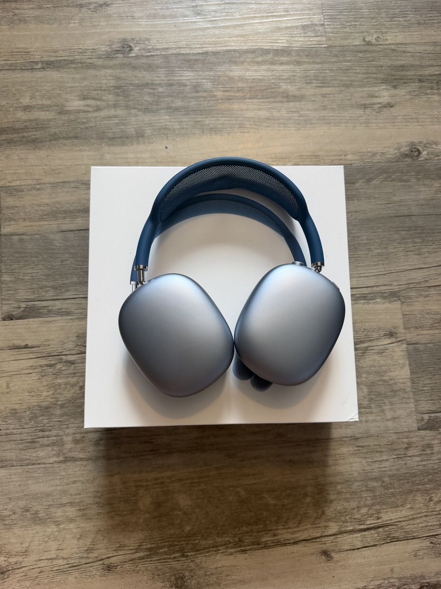 Apple AirPods Max Over-Ear Headphones - Sky Blue - Excellent Condition with Smart Case & Box