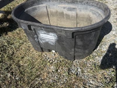 Rubbermaid 100 Gallon Stock Tank
