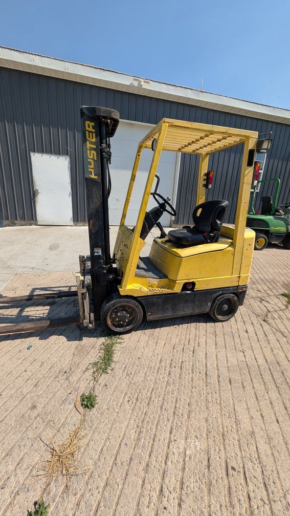 Hyster s40xm cushion tire forklift with side shift runs great