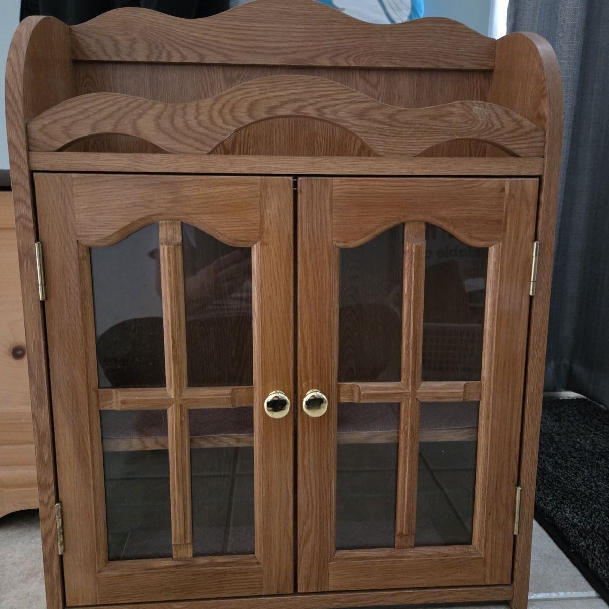 Oak wall cabinet