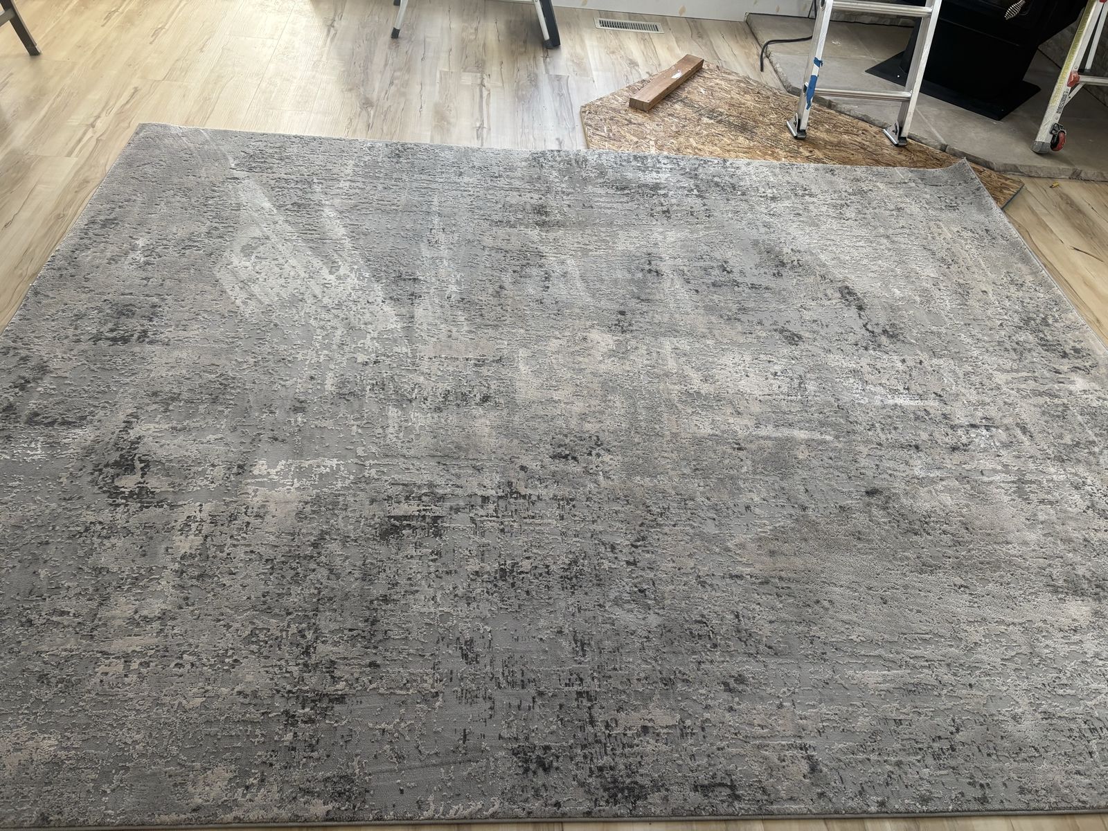 Beautiful 8 X 10’ Silver, Gray, And Cream Rug