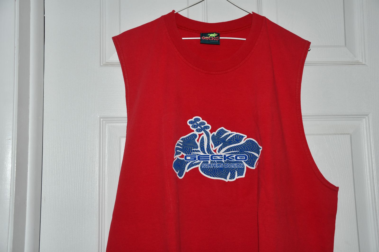 MEN'S "GECKO" RED SLEEVELESS SHIRT ~ "SURFERS DIVISION" ~ SIZE XL ~ NO RIPS, STAINS or TEARS