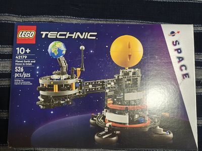 LEGO Technic 42179 Earth & Moon Orbit Set