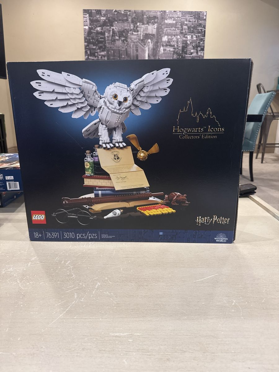 LEGO Harry Potter Hogwarts Icons Collector's Edition Hedwig Owl Set 76391 (3010 pcs)