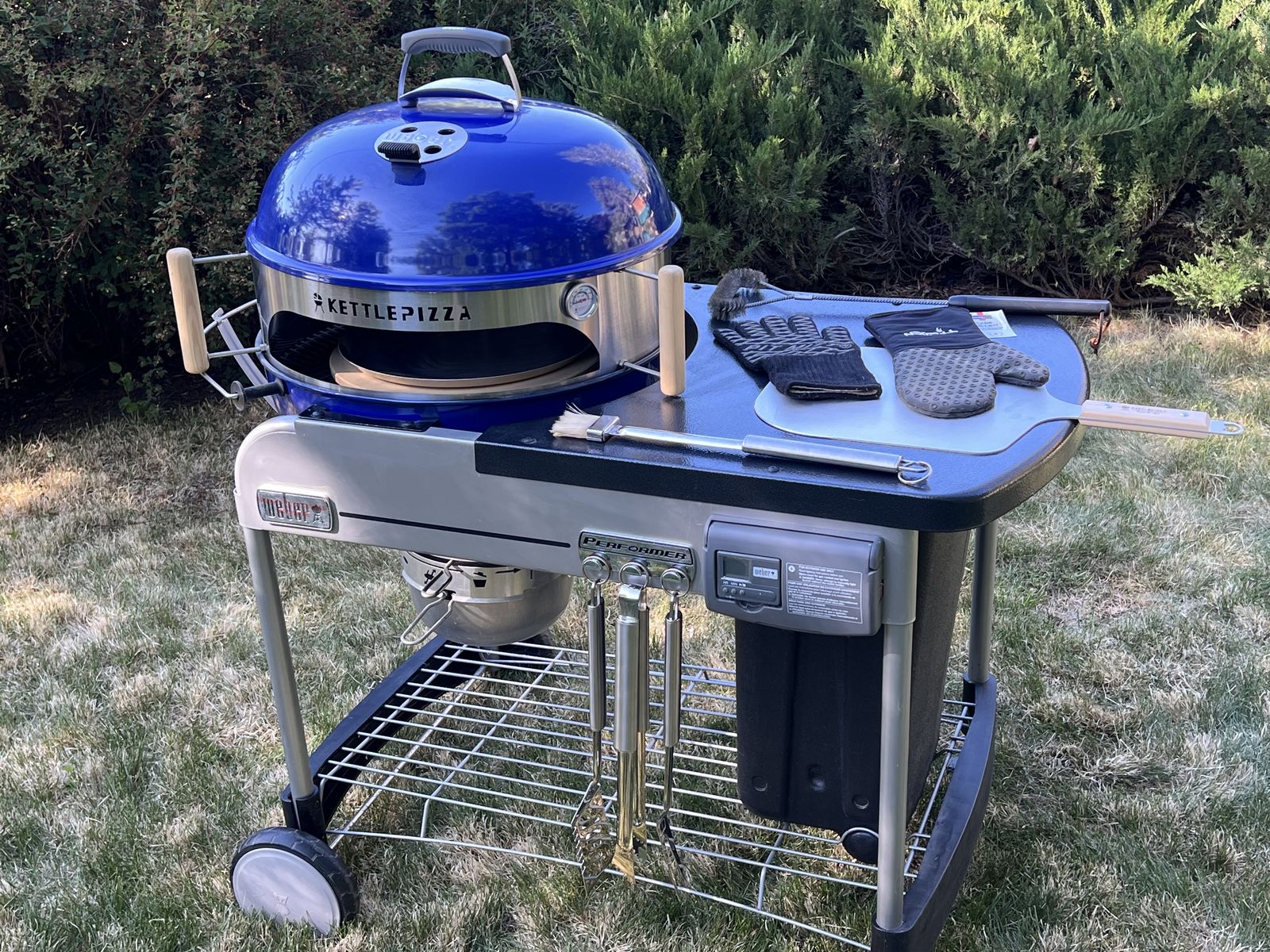 Weber grill wth tools/accessories