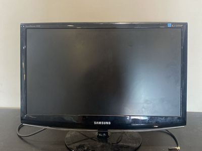Samsung SyncMaster 2233 22-inch LCD Monitor - Black - 15000:1 Contrast Ratio