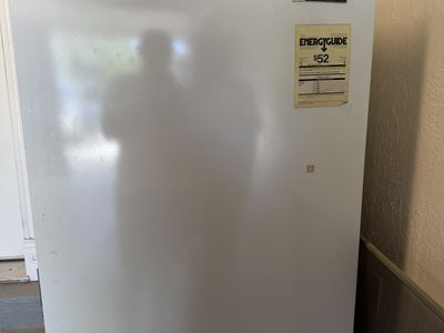 Gibson Budget Master 21.2 cu ft Upright Freezer (White)