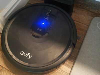Floor automatic vacuum