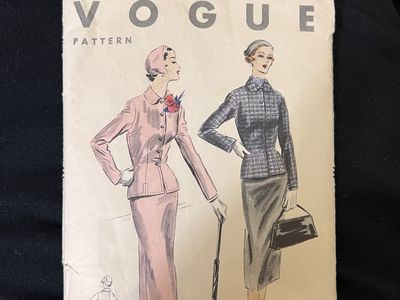 Amazing Fashion! Vintage Vogue sewing pattern. #7936