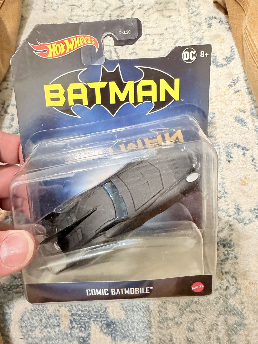 Hot Wheels Batman Comic Batmobile DKL20 DC 8+ Diecast Car Mattel New in Package