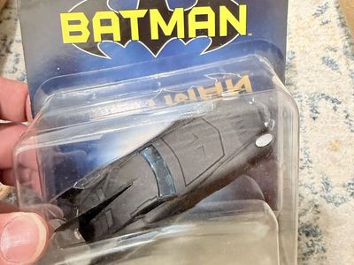 Hot Wheels Batman Comic Batmobile DKL20 DC 8+ Diecast Car Mattel New in Package