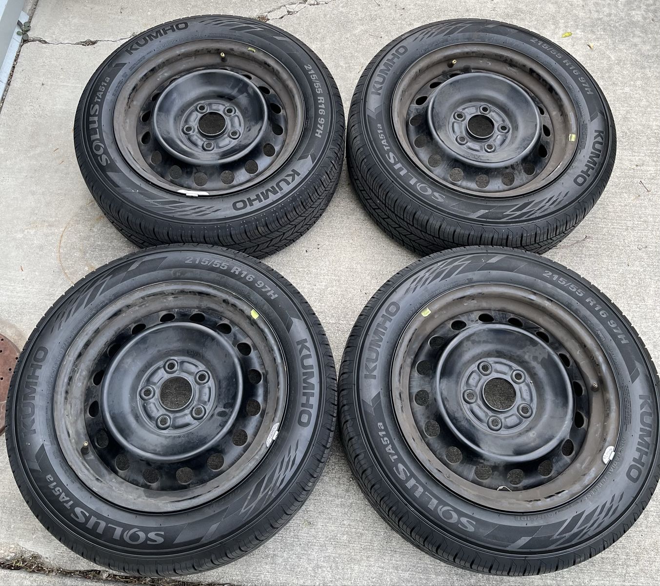 Set of 4 Kumho Solus TA51A Tires BRAND NEW W/ Bags & Set of 4 Hub Caps + Free Wheel Installation Kit
