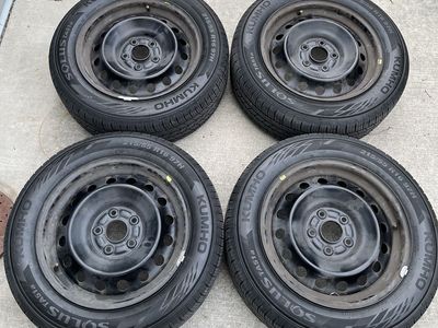 Set of 4 Kumho Solus TA51A Tires BRAND NEW W/ Bags & Set of 4 Hub Caps + Free Wheel Installation Kit