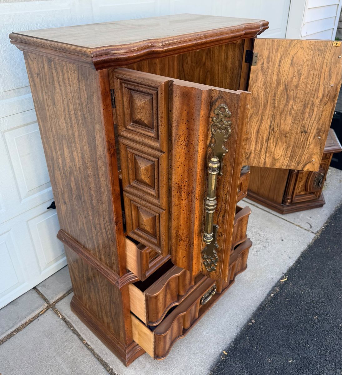 Main image 3