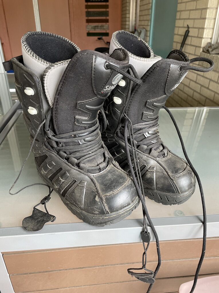 Simms Junior Snowboard Boots Size 4