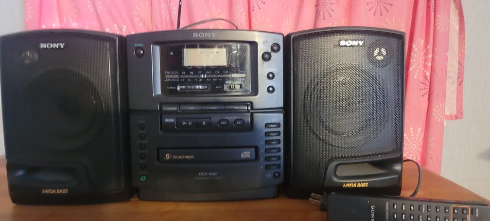 Sony CFD-606 Mega Bass CD Changer Radio Cassette-Corder with Remote Control. Works and sounds great.