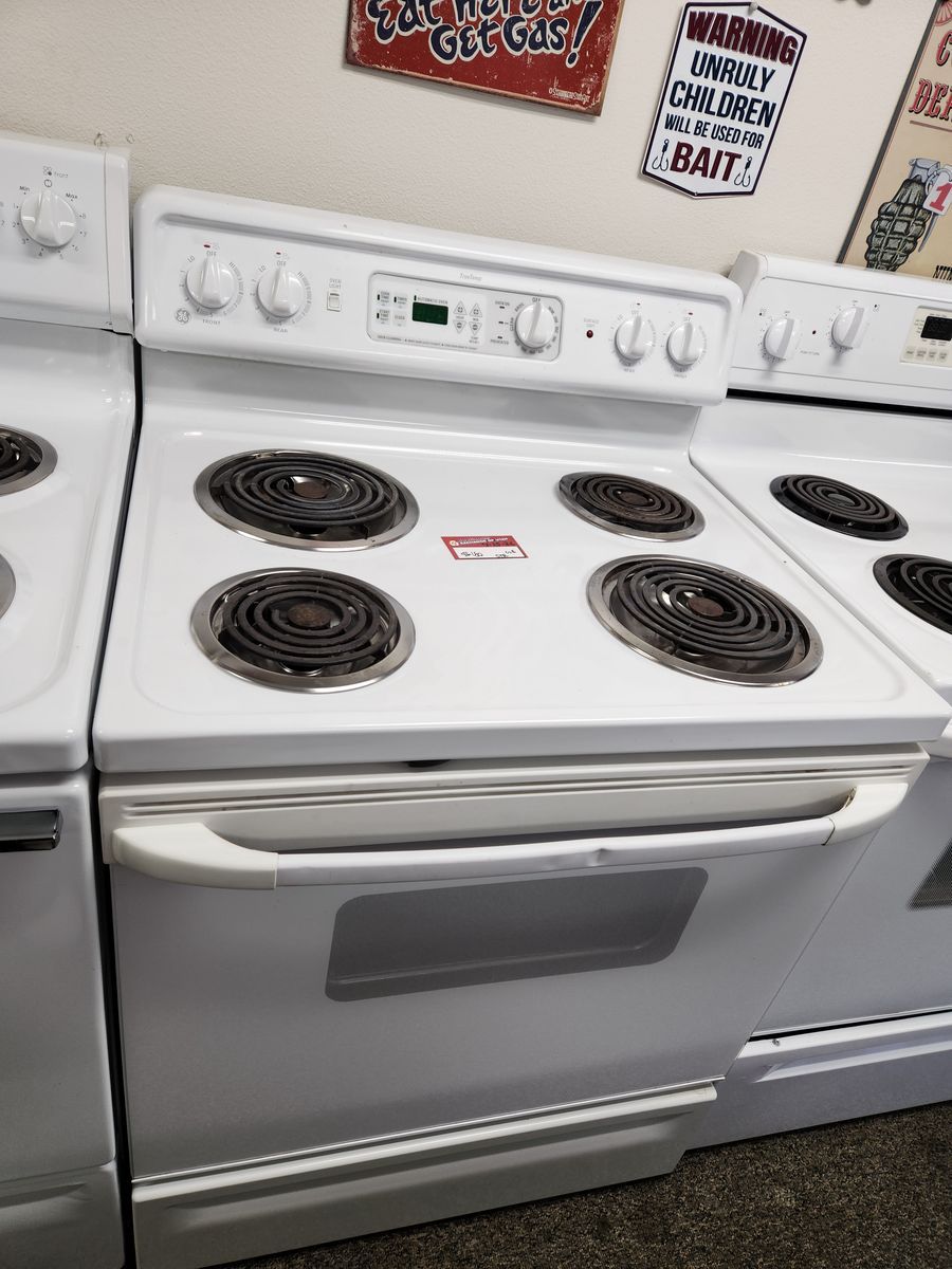 NICE GE COIL TOP RANGE! WITH A FULL WARRANTY