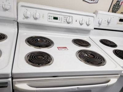 NICE GE COIL TOP RANGE! WITH A FULL WARRANTY