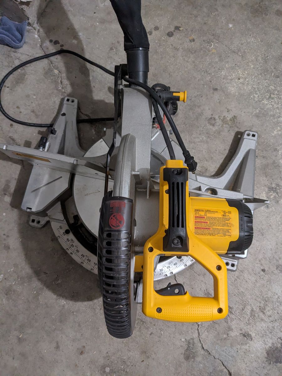 Miter Saw - Single Bevel Compound - Dewalt