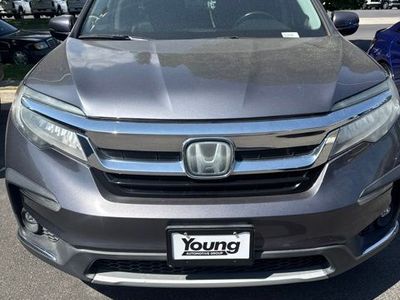 2021 Honda Pilot Touring w/Rear Captain's Chairs