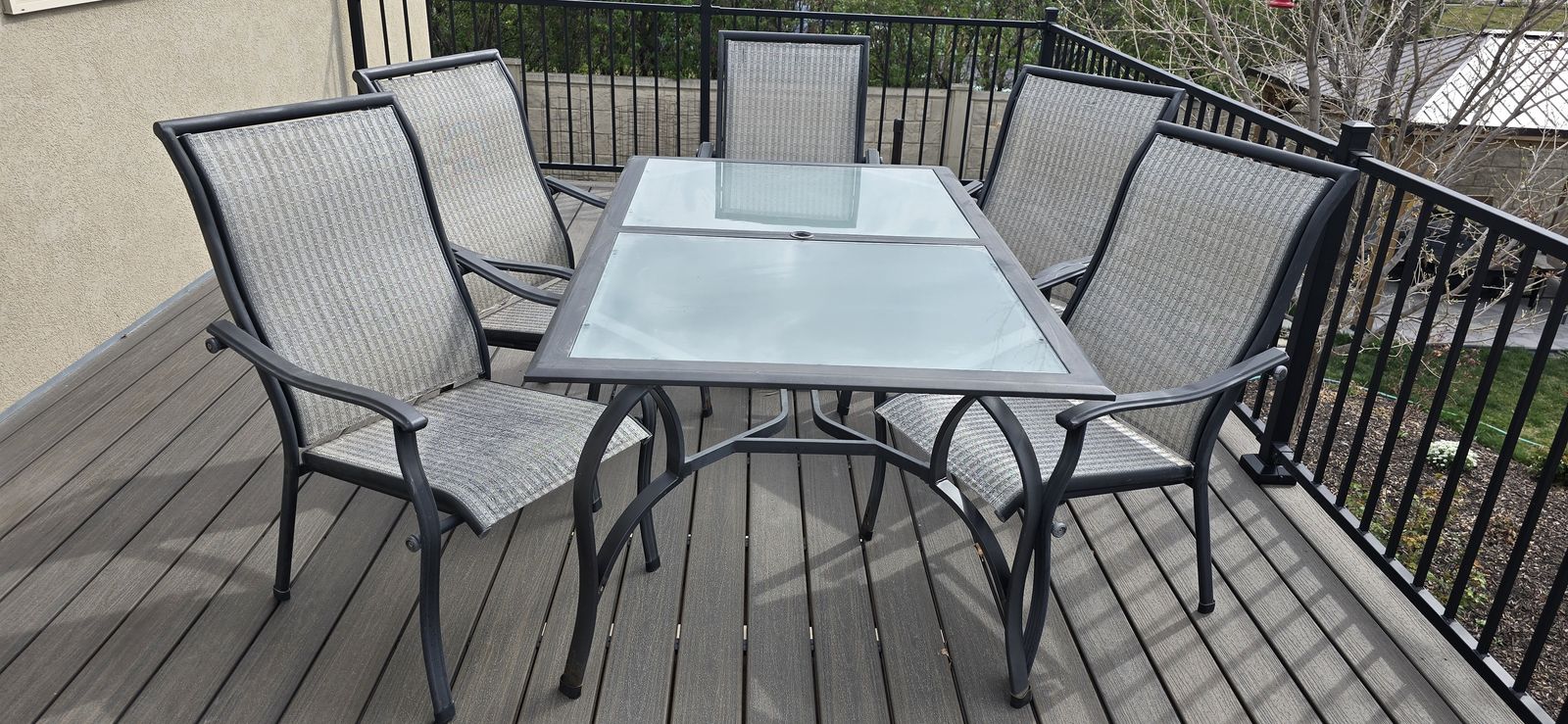 Patio set - table and 5 chairs $50
