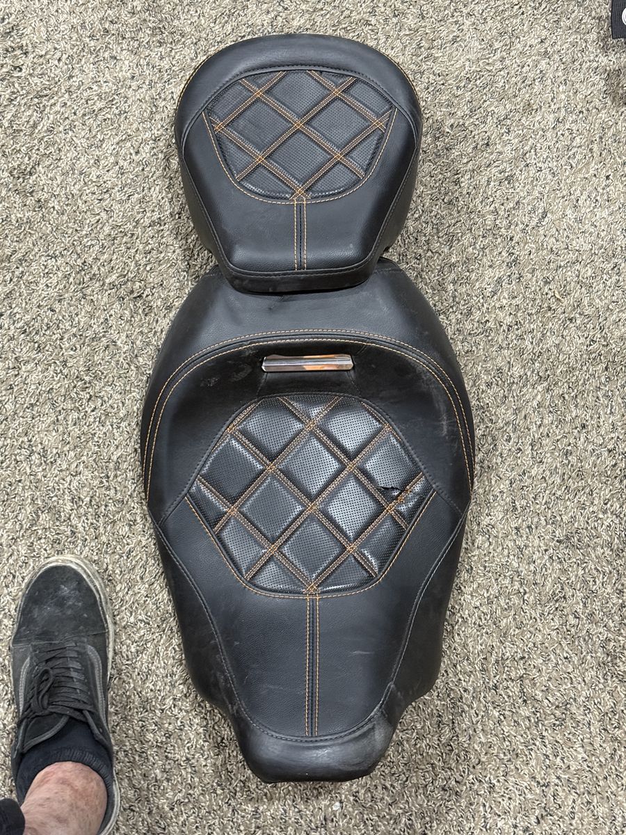 08-24 harley Seat All Models