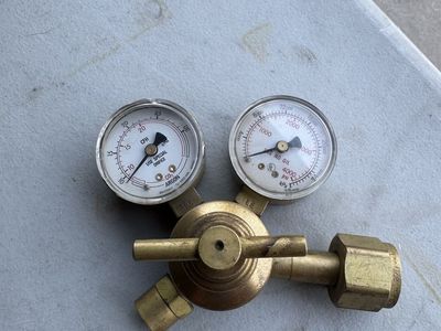 Dual-Gauge Brass Argon / CO2 Gas Regulator CGA-580 / CGA-320